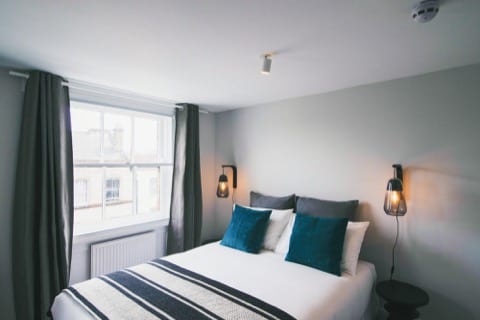 a new hotel room wih nice modern lamps