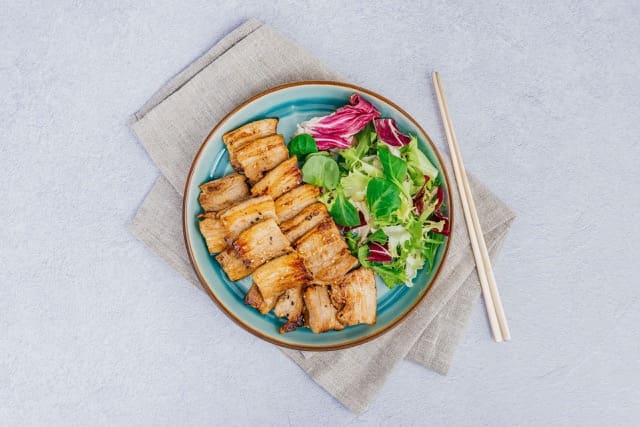 korean bbq pork with salad